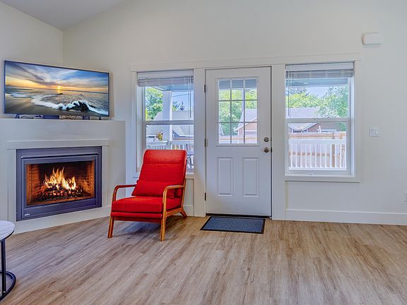 5th image of 2631 NE Quay Ave