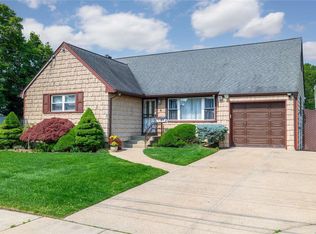 4 Gaulton Dr, North Babylon, NY 11703