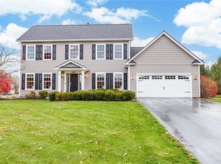 6233 Pheasants Xing, Farmington, NY 14425