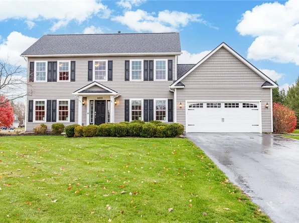 6233 Pheasants Xing, Farmington, NY 14425