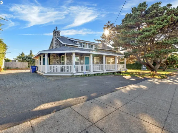 1340 NW 15th St, Lincoln City, OR 97367