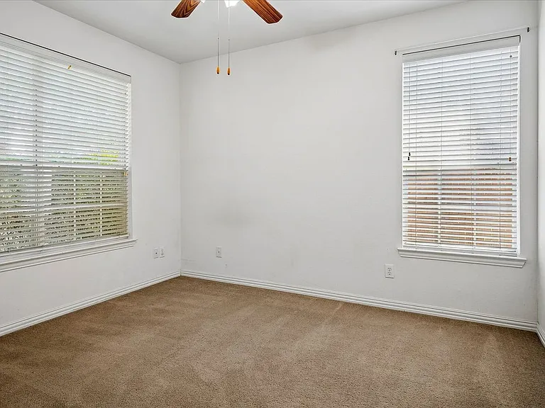 2413 Aberdeen Ave — Photo 10