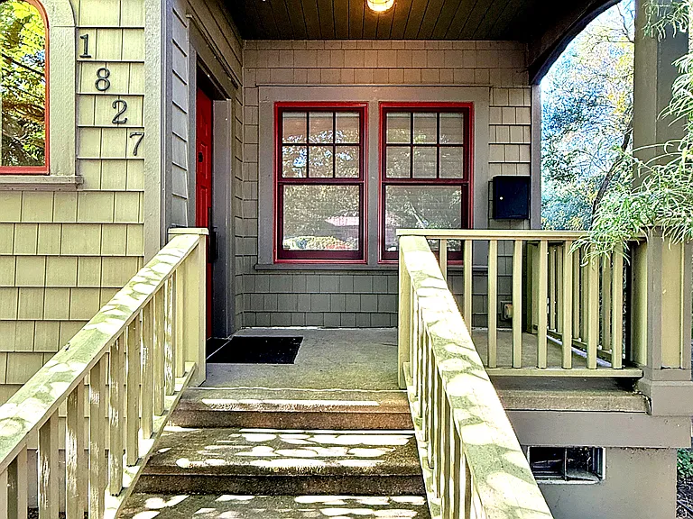 1827 N Skidmore St — Photo 1