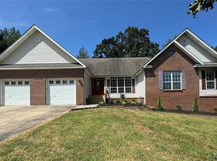 6115 Greenbriar Dr, Poplar Bluff, MO 63901