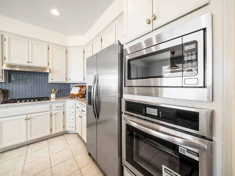 2283 Rock View Gln — Photo 18