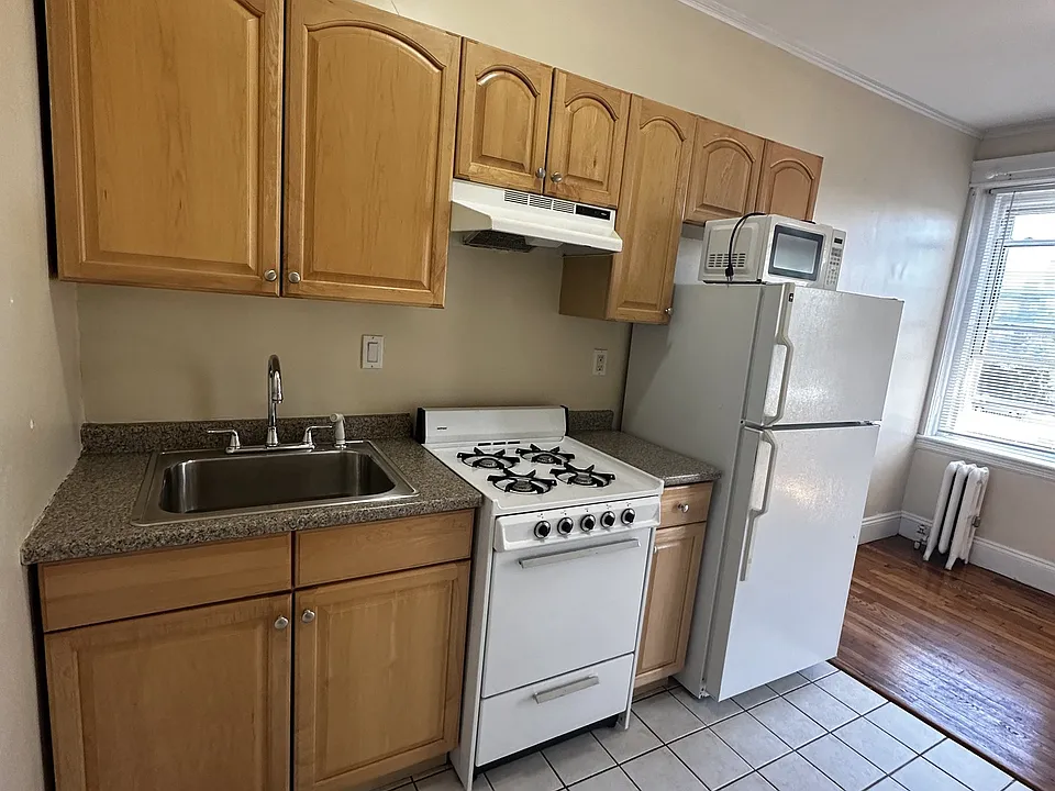 1637 Commonwealth Ave #14D