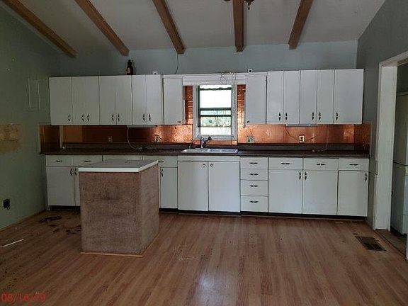 4th image of 145 Meadow Heath St