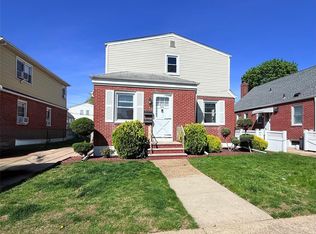 529 Liberty Ave, Williston Park, NY 11596