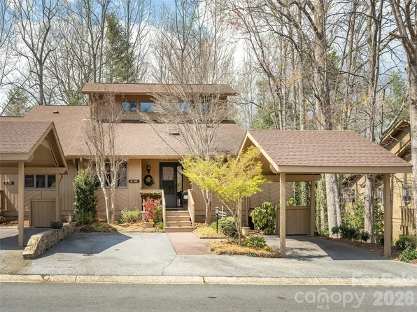 601 Red Oak Dr, Hendersonville, NC 28791