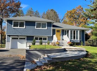 21 Auburn Dr, Greenlawn, NY 11740