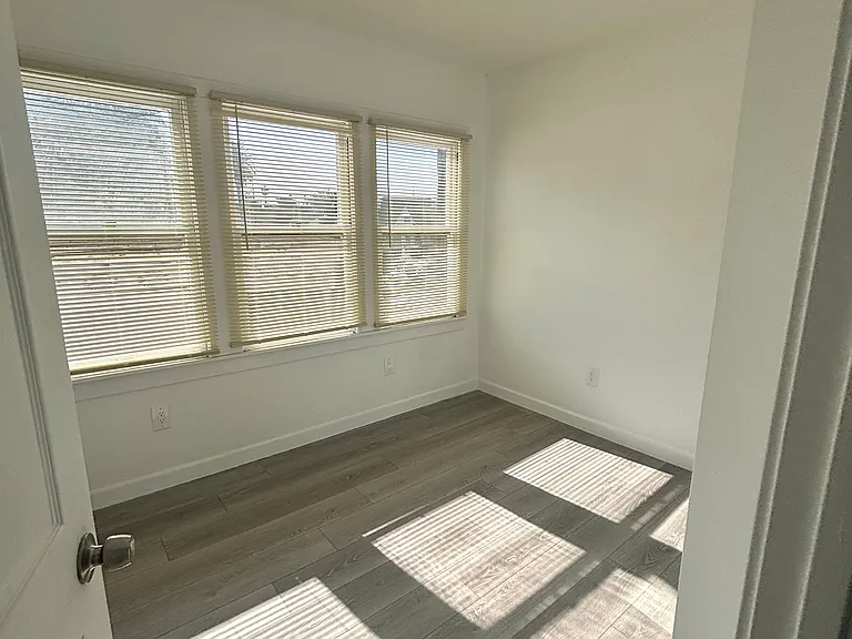1956 1/2 Park Grove Ave #1 — Photo 10