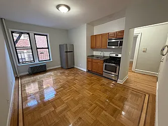 118-35 Metropolitan Avenue, #C4