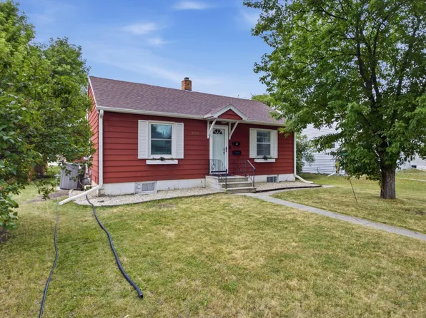 1614 9th St N, Fargo, ND 58102