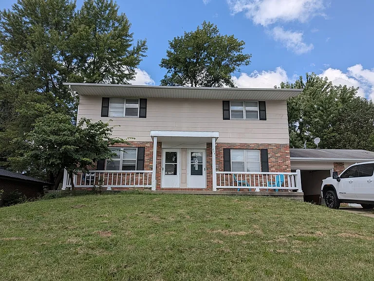 805 S Fairview Rd — Photo 1