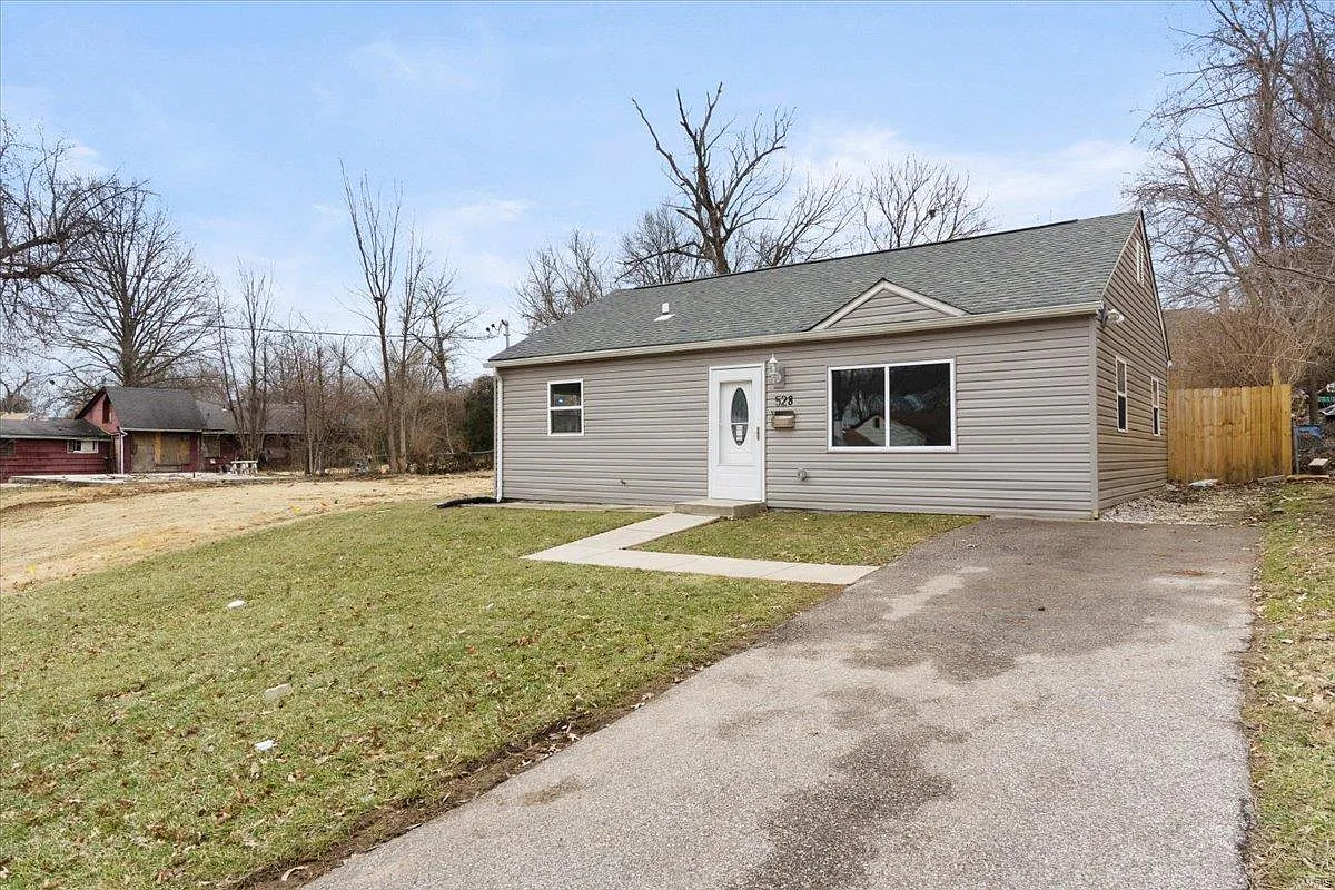 528 Royal Ave photo 1
