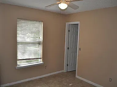 3 bed, 200 sqft, $1,150 — Photo 3