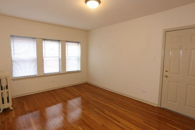 1st image of 5748 N Winthrop Ave #3