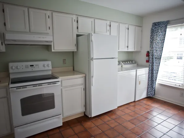 875 Martin Luther King Jr Blvd #17, Chapel Hill, NC 27516