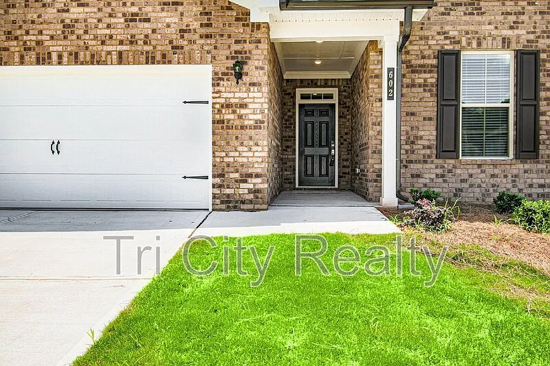 4 bed, 3.5 bath, 2900 sqft, $3,400 — Photo 3