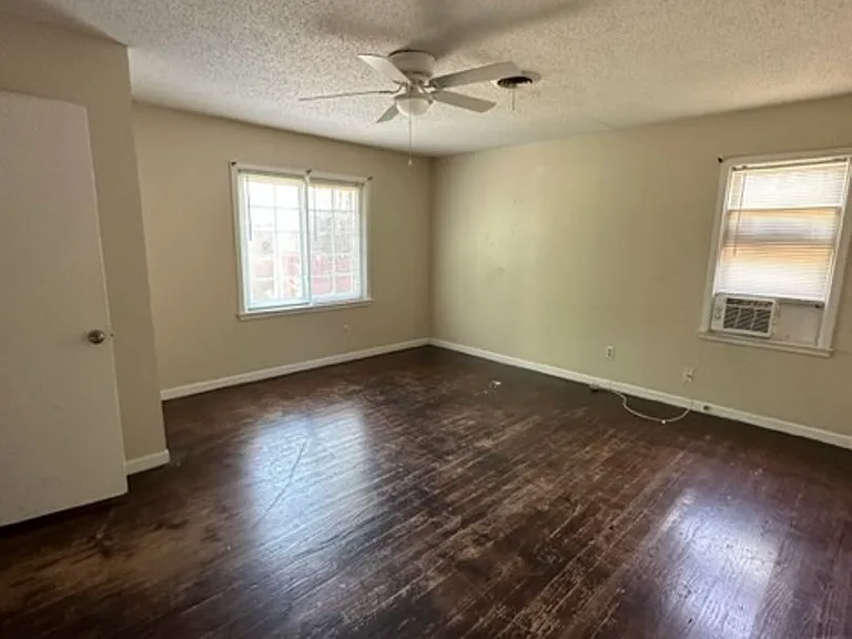 934 Ballinger St — Photo 8