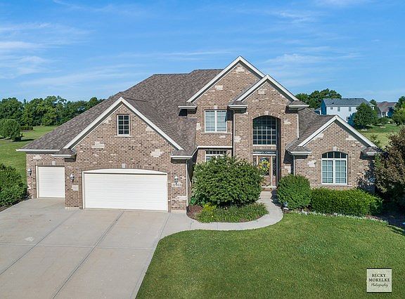 Brick & stone exterior front w/3 car garage, over-sized concrete driveway & covered front entrance!