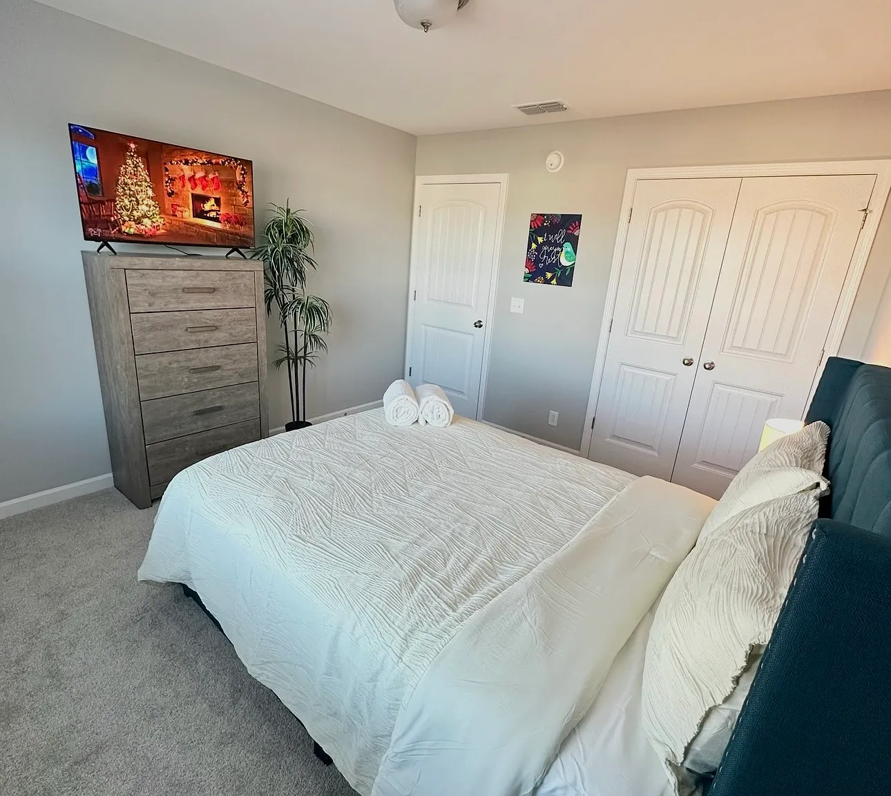4 bed, 2.5 bath, 2312 sqft, $3,000 — Photo 3