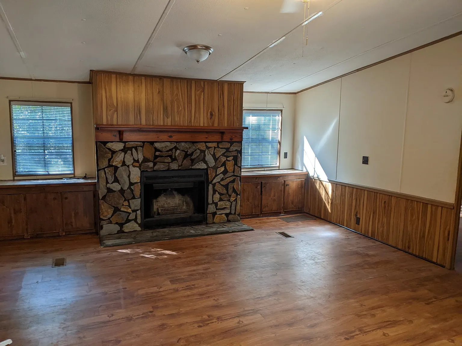 3 bed, 1056 sqft, $1,395 — Photo 3