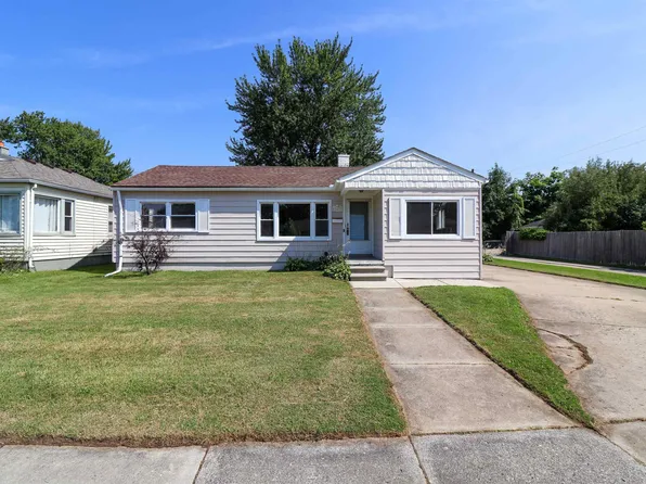 22621 Garfield St, Saint Clair Shores, MI 48082