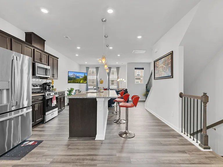 Sequoia Ln — Photo 20