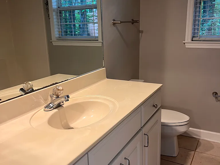 1914 Hillbrook Cir — Photo 18