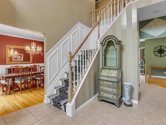 4th image of 263 Old Commack Road