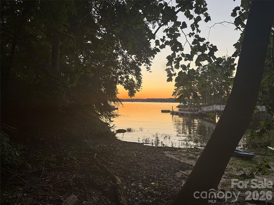 1st image of 106 Golden Pond Ln