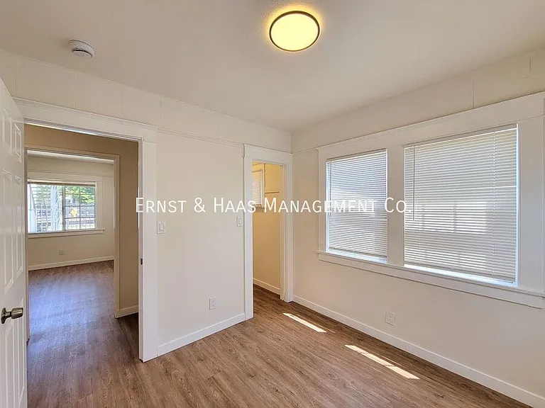 154 E Eagle St #1 — Photo 8