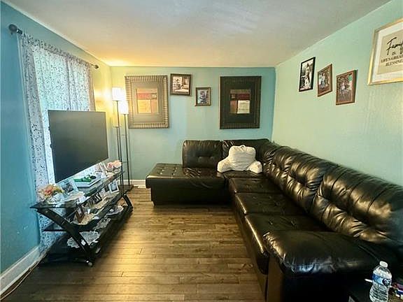 5th image of 2527 N 43rd St