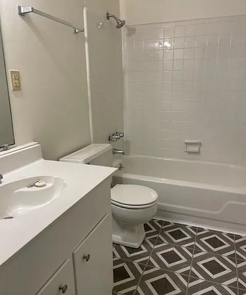 112 N Cox Ave #2 — Photo 3