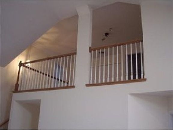4th image of 103 Manor Dr