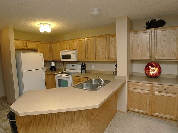 Breakfast Bar & Built in Hutch