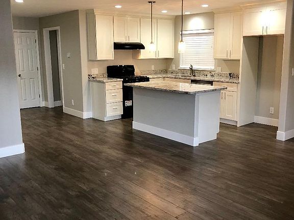 4th image of 365 Chateau La Salle Dr #365