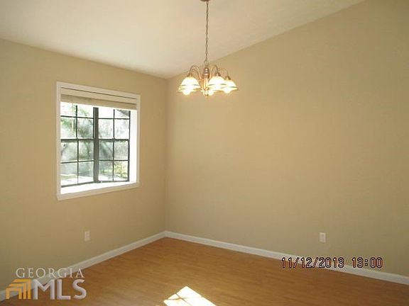 3rd image of 2865 Medina Dr