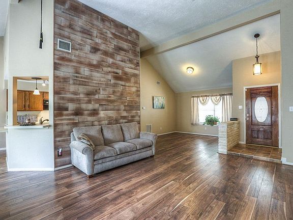 3rd image of 15735 Oak Mountain Dr