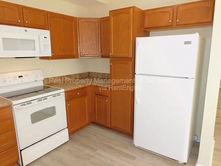 1856 Oakhurst Park Ln — Photo 12