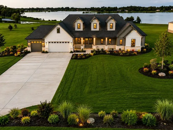 912 Wagon Wheel Trl, Angleton, TX 77515
