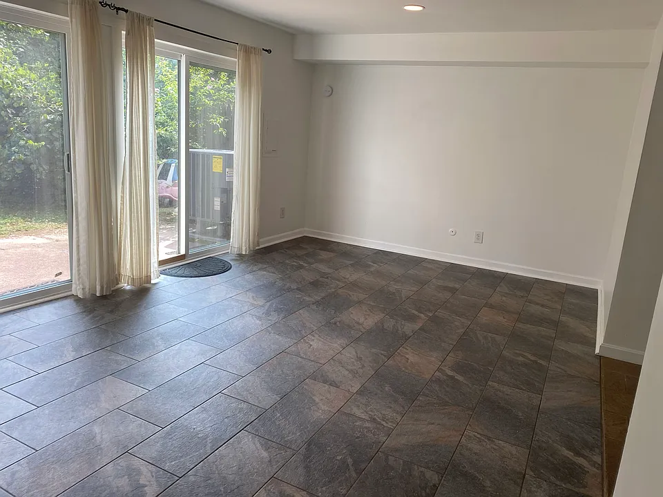 Living Room - Empty