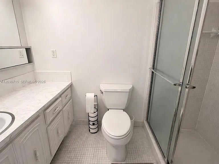 200 High Point Ct E #D — Photo 8