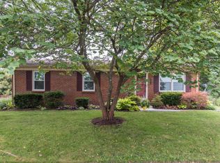 566 Stonehaven Dr, Lexington, KY 40505