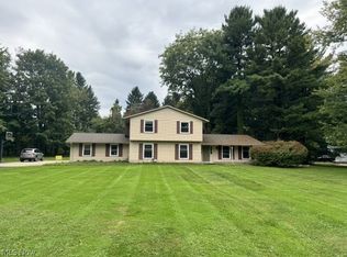 1186 Sheerbrook Dr, Chagrin Falls, OH 44022