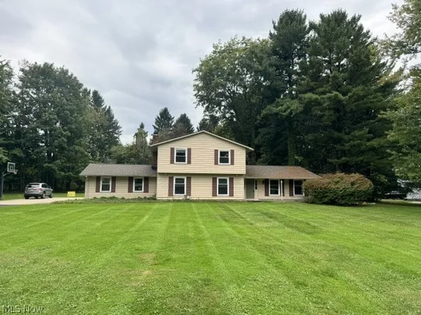 1186 Sheerbrook Dr, Chagrin Falls, OH 44022