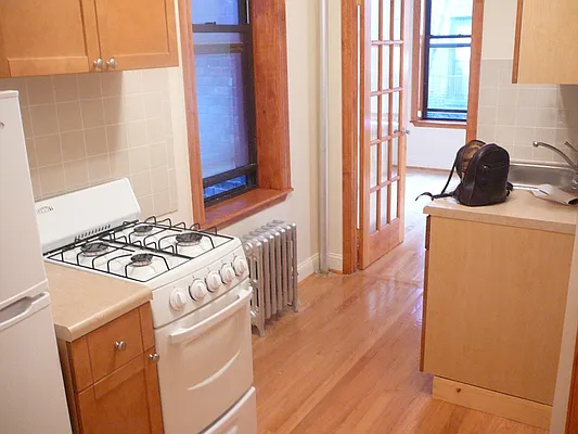 Rented by Warren T Real Estate Corp. | media 10