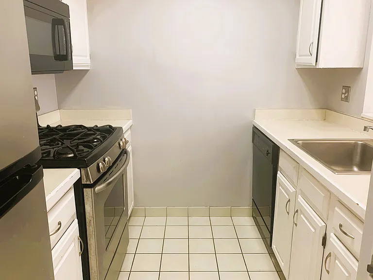 147 Kelton St #610 — Photo 4