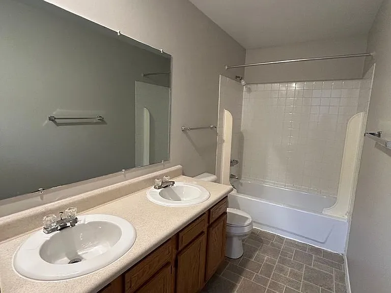 Fairview Court Apartments — Photo 63